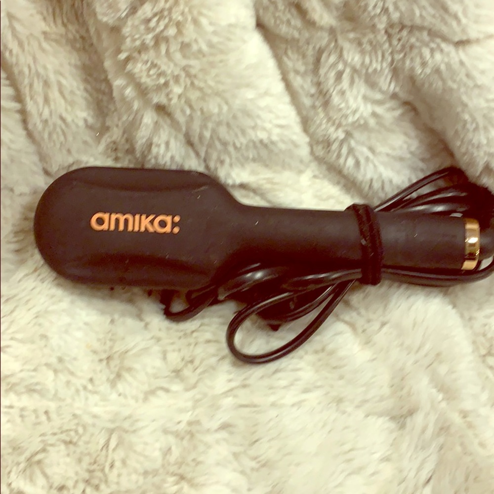 Amika Mini Straightener Brush